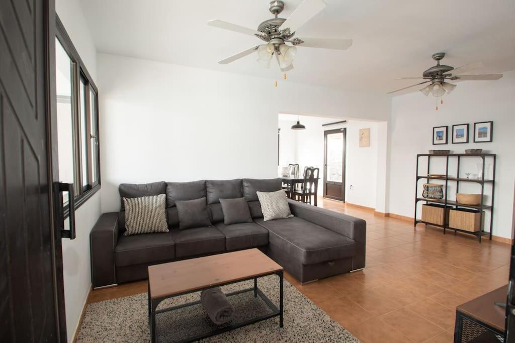 Casa Marlay Spacious, Heated Pool, Bbq & Fast Wi-Fi Only 15 Minutes Walk To Town Playa Blanca  Exterior foto