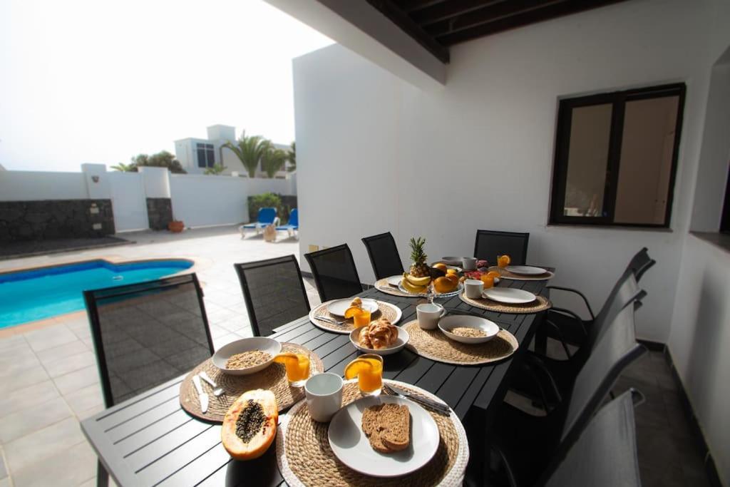 Casa Marlay Spacious, Heated Pool, Bbq & Fast Wi-Fi Only 15 Minutes Walk To Town Playa Blanca  Exterior foto
