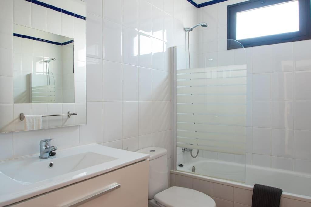 Casa Marlay Spacious, Heated Pool, Bbq & Fast Wi-Fi Only 15 Minutes Walk To Town Playa Blanca  Exterior foto